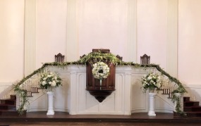 Flowers on Pulpit1